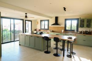 Villas O Cabanon - Superbe Villa renovee avec piscine privee : photos des chambres