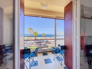 Appartement en bord de plage avec terrasse, parking privé, wifi et équipements modernes - FR-1-770-15