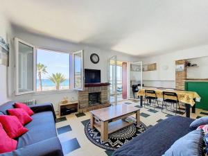 Appartement en bord de plage avec terrasse, parking privé, wifi et équipements modernes - FR-1-770-15