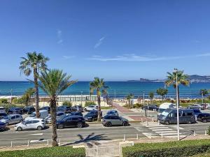 Appartement en bord de plage avec terrasse, parking privé, wifi et équipements modernes - FR-1-770-15