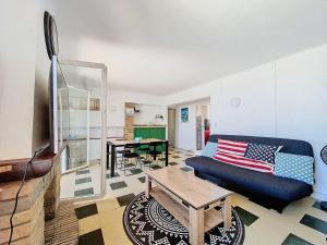 Appartement en bord de plage avec terrasse, parking privé, wifi et équipements modernes - FR-1-770-15