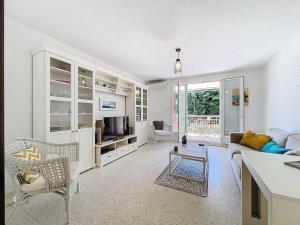 Appartement lumineux avec terrasse à 100m de la plage - 2 ch. - Parking privé & équipements inclus - FR-1-770-20