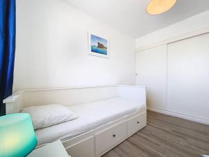 Appartement lumineux avec terrasse à 100m de la plage - 2 ch. - Parking privé & équipements inclus - FR-1-770-20