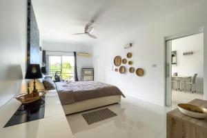 Sea view 1BR condo Beach Gym Sauna pool