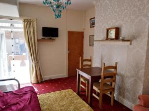 170 Victoria Road - 1 bed ground floor flat