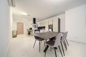 Luxury furnished 2 bedroom Apartment in Saint Julians