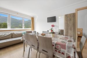 Superior Three-Bedroom Apartment room in Residence Des Alpes