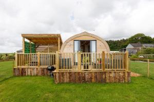 The Galloway Steading -The Hedgehogs Hideout family cabin with Hot Tub and Fire Pit