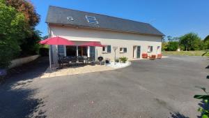 Maisons de vacances Le So Art, grande maison 4 chambres, terrain de petanque, grand jardin clos, flipper, babyfoot, jeux Arcade, ping pong,1 km mer, proche golf, Port en Bessin, Bayeux et plages du debarquement, adaptee enfants : photos des chambres