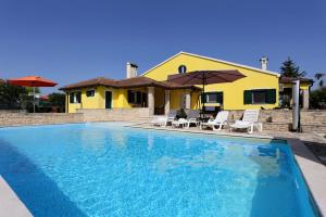 Villa Ana with large pool
