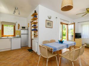 Apartment Junglans 3 by Interhome