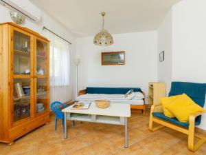 Apartment Junglans 3 by Interhome