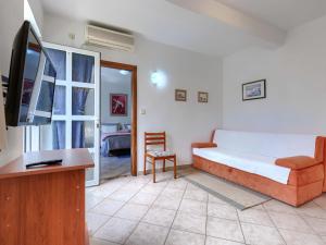 Apartment Nino-3 by Interhome