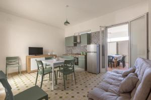 A due Passi dal Mare by BarbarHouse