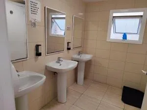 Hostal Ideal Gavà - 维拉弗兰卡宾纳戴斯