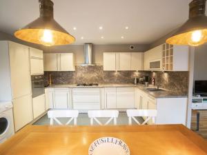 Chalet spacieux 8 pers, proximité centre et remontées - FR-1-676-58