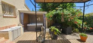 gite LAPAZjacuzzi privépiscine