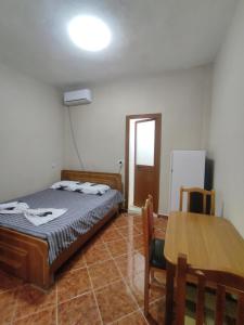 Ilirida-Swimming pool & garden view rooms for rent