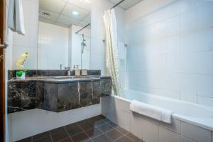 RH- Chic & Sleek Studio apartment, near Burj Khalifa