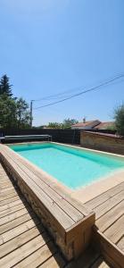 Maisons de vacances gite LAPAZ/jacuzzi prive/piscine : photos des chambres