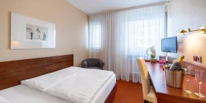 Comfort Single Room room in Novum Hotel Rieker Stuttgart Hauptbahnhof