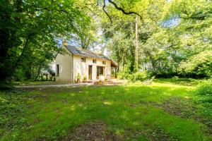 Maisons de vacances Gite renove pleine nature Kerdary : Maison 2 Chambres