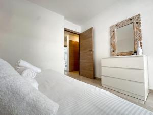 Luxurious 3 Rooms, Pool, Bnbrickeys