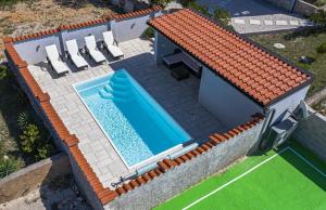 Große Ferienwohnung in Cesarica mit Privatem Pool 
