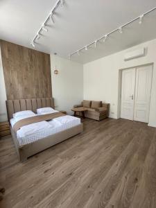 Тиктора, 3 ЦЕНТР