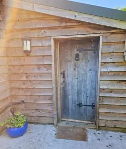 Yew Tree Cow Shed Tiny House Prees Shropshire - Tilstock