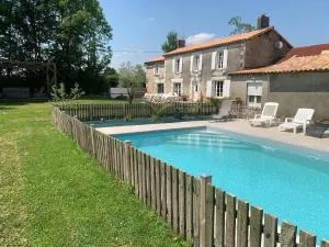 Une chambre au calme en Gâtine Deux-Sévrienne - Reffannes