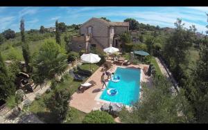 Ferienvilla Lucia mit Pool und eigenem Tennisplatz 