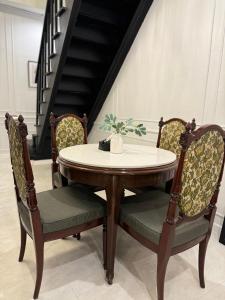 Entire townhouse for up to 5 ppl 5 mins to MRT station