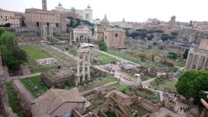 Charming Apartment Near Roman Forum - 60 m²