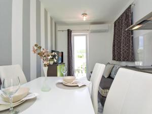 Apartment Aquanur-4 by Interhome