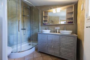 B&B / Chambres d'hotes Chambre d'hotes - B&B - Grand Luberon chez Manon en Luberon : photos des chambres