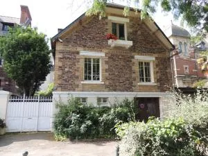 Chambre d'hôte le jardin de l'Esplanade Rennes Centre et gare - 圣雅克德拉朗德