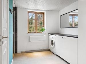 Holiday Home Hughlek - 1-5km from the sea by Interhome