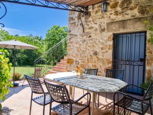 Maisons de vacances Holiday Home La maison aux volets bleus by Interhome : photos des chambres