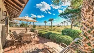 Waters Edge villa by Peace Vacations - Georgetown