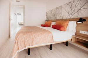 Three-Bedroom Apartment with Terrace (5 Adults) room in Aspasios Atocha Apartments