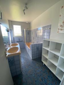 Maisons de vacances Location vacances maison avec piscine sauna spa proche plages : photos des chambres