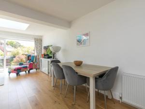 Super Chic Apartment in Beautiful Sunninghill - Pass the Keys