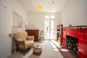 Large Period House with Garden near Peckham London - Pass the Keys