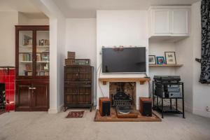 Large Period House with Garden near Peckham London - Pass the Keys