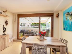 Apartment Detinsa-3 by Interhome