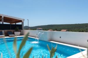 Stone house Grgo with heated swimming pool and spa