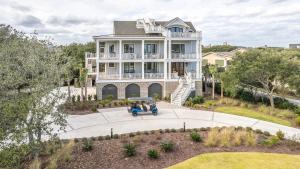 Six-Bedroom House room in TennesSea House home by Peace Vacations