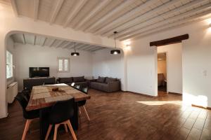 Sunset Views - George Villa IV, with Private Pool close to Town