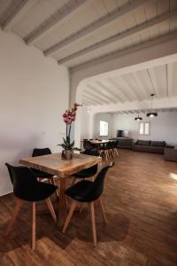 Sunset Views - George Villa IV, with Private Pool close to Town